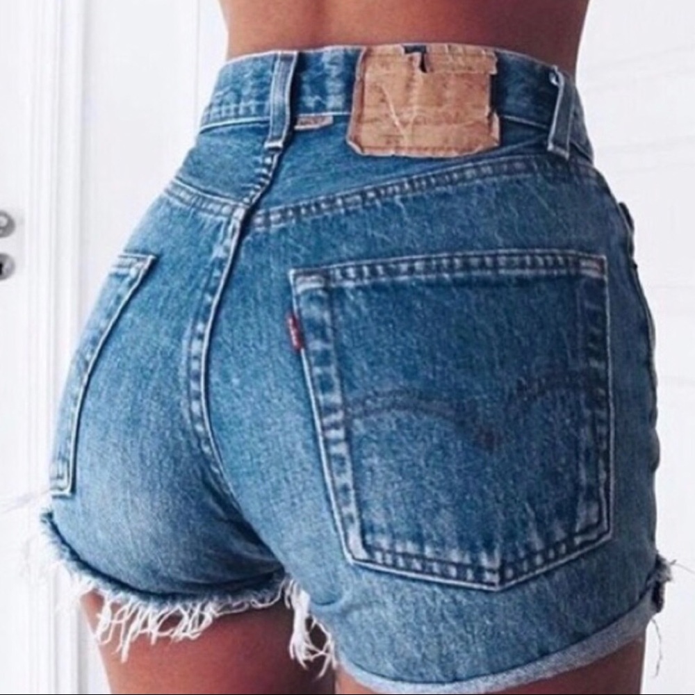 High waisted denim Levi shorts